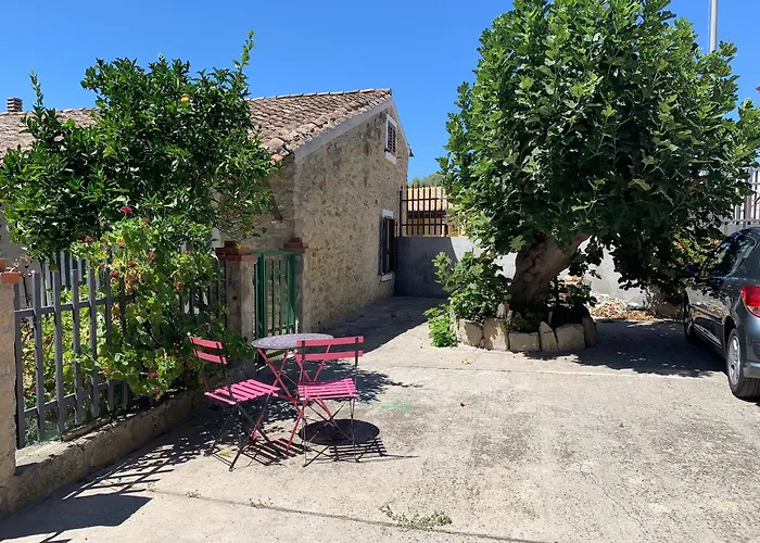 Bouganville Nyaraló
